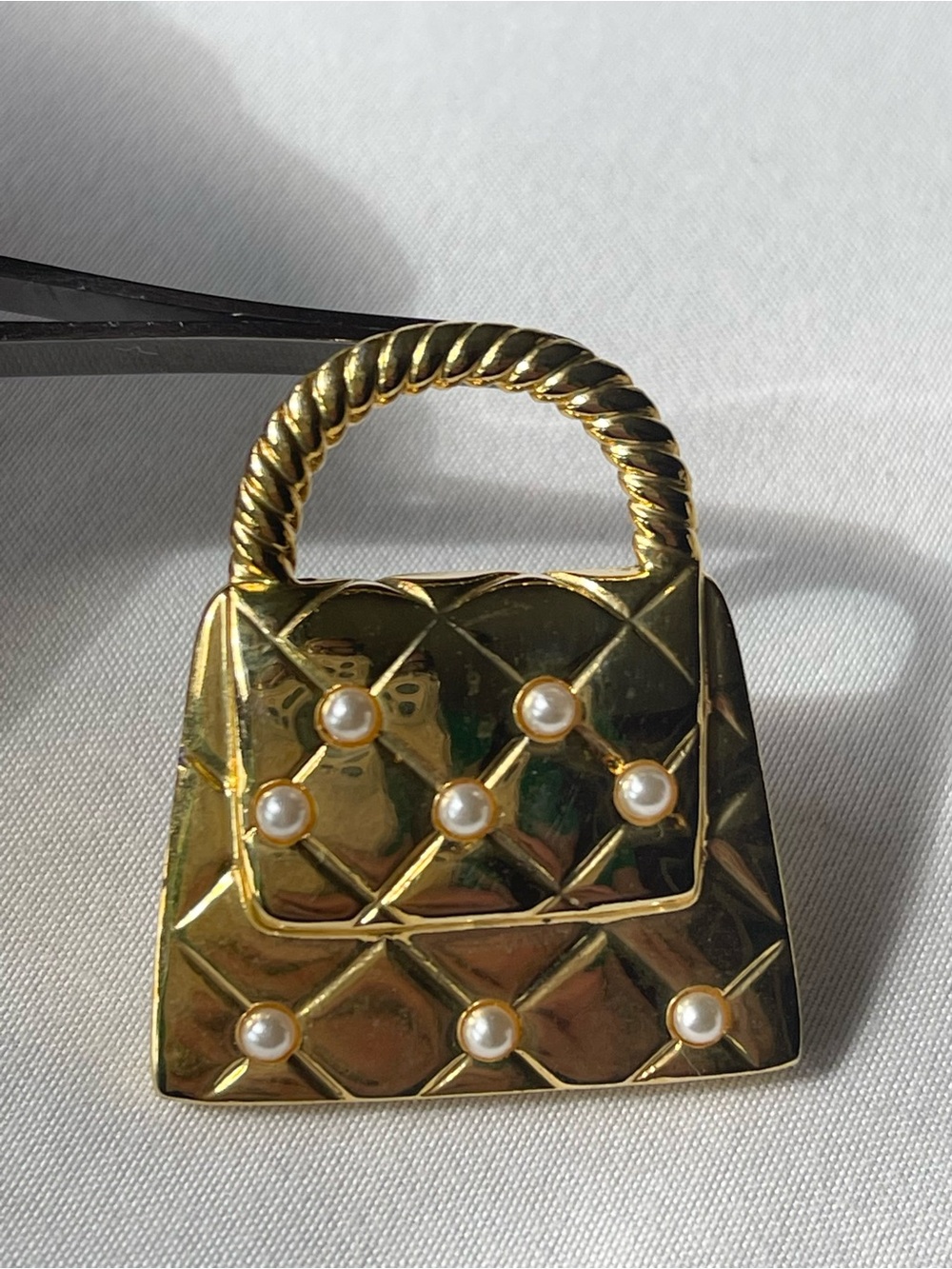 Vintage Gold Tone Brooch Pin Shaped as Quilted Handbag with Pearl Accents